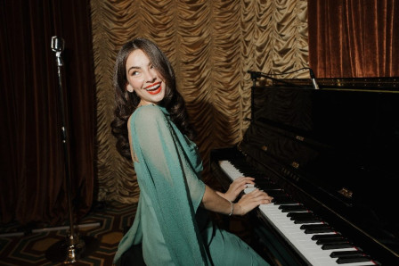 Stella Cole at the piano. Photo by Laurel Hinton
