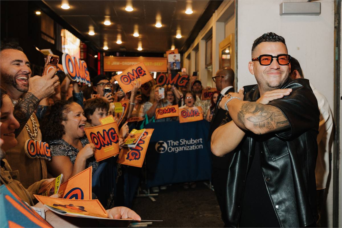 José Iglesias greets fans outside the Gerald Schoenfeld Theatre on the night of his Broadway debut. Photo by Laurel Hinton José Iglesias greets fans outside the Gerald Schoenfeld Theatre on the night of his Broadway debut. Photo by Laurel Hinton