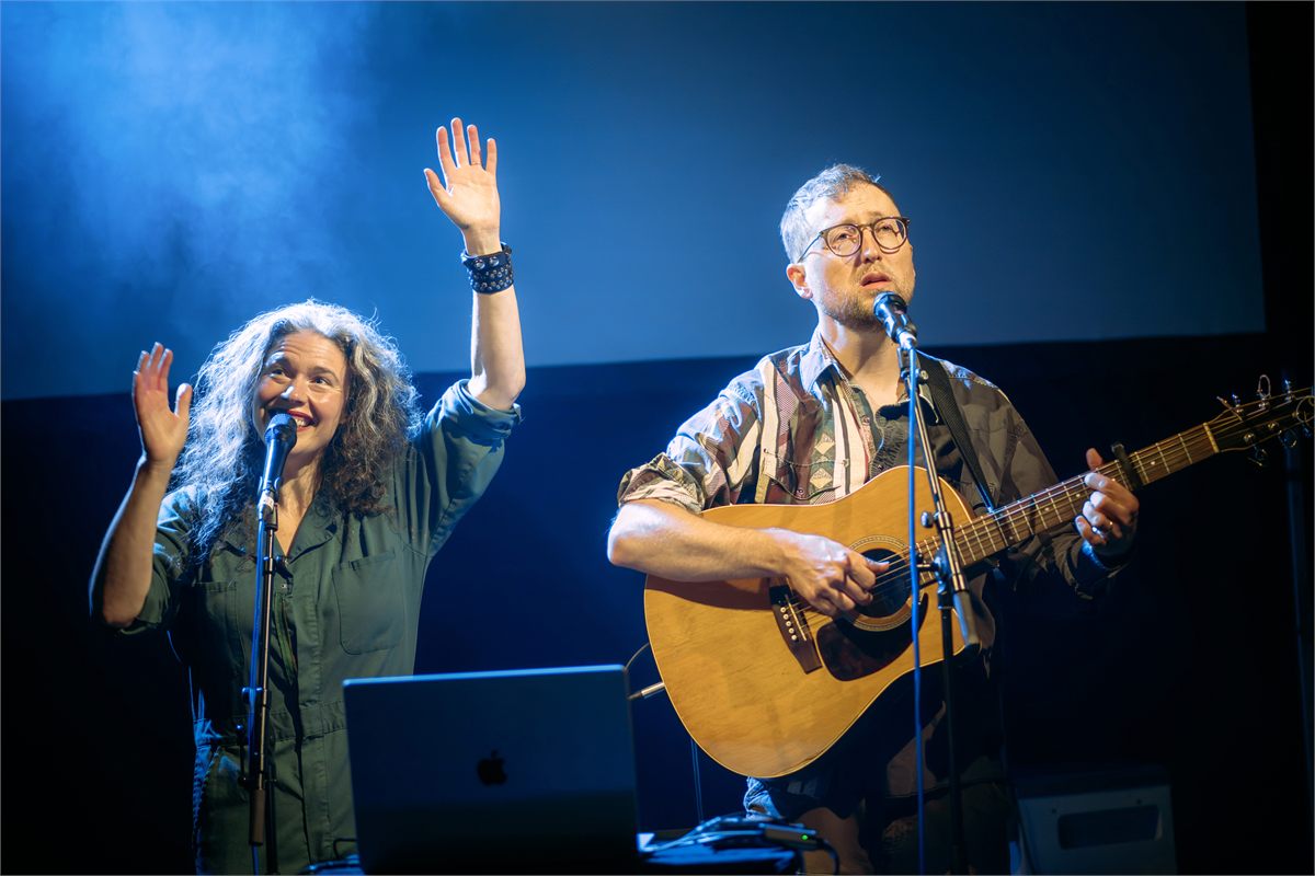 Abigail and Shaun Bengson performing Ohio at the 2025 Edinburgh Festival Fringe. Photo by Mihaela Bodlovic Abigail and Shaun Bengson performing Ohio at the 2025 Edinburgh Festival Fringe. Photo by Mihaela Bodlovic