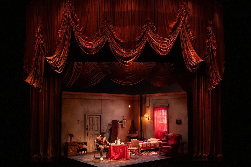 Arnulfo Maldonado’s set for Topdog/Underdog at Steppenwolf. Photo by Michael Brosilow